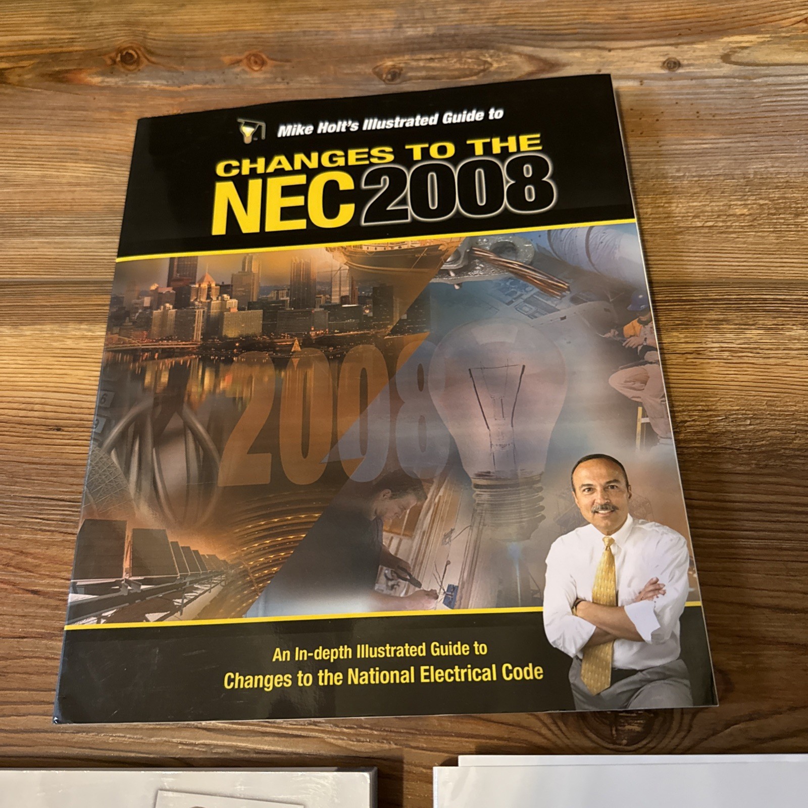 3 Lot Mike Holt’s Guide Understanding National Electrical Code & Changes Nec